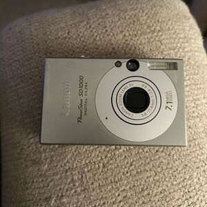 Canon PowerShot SD700 Digital Camera - Sleek Silver